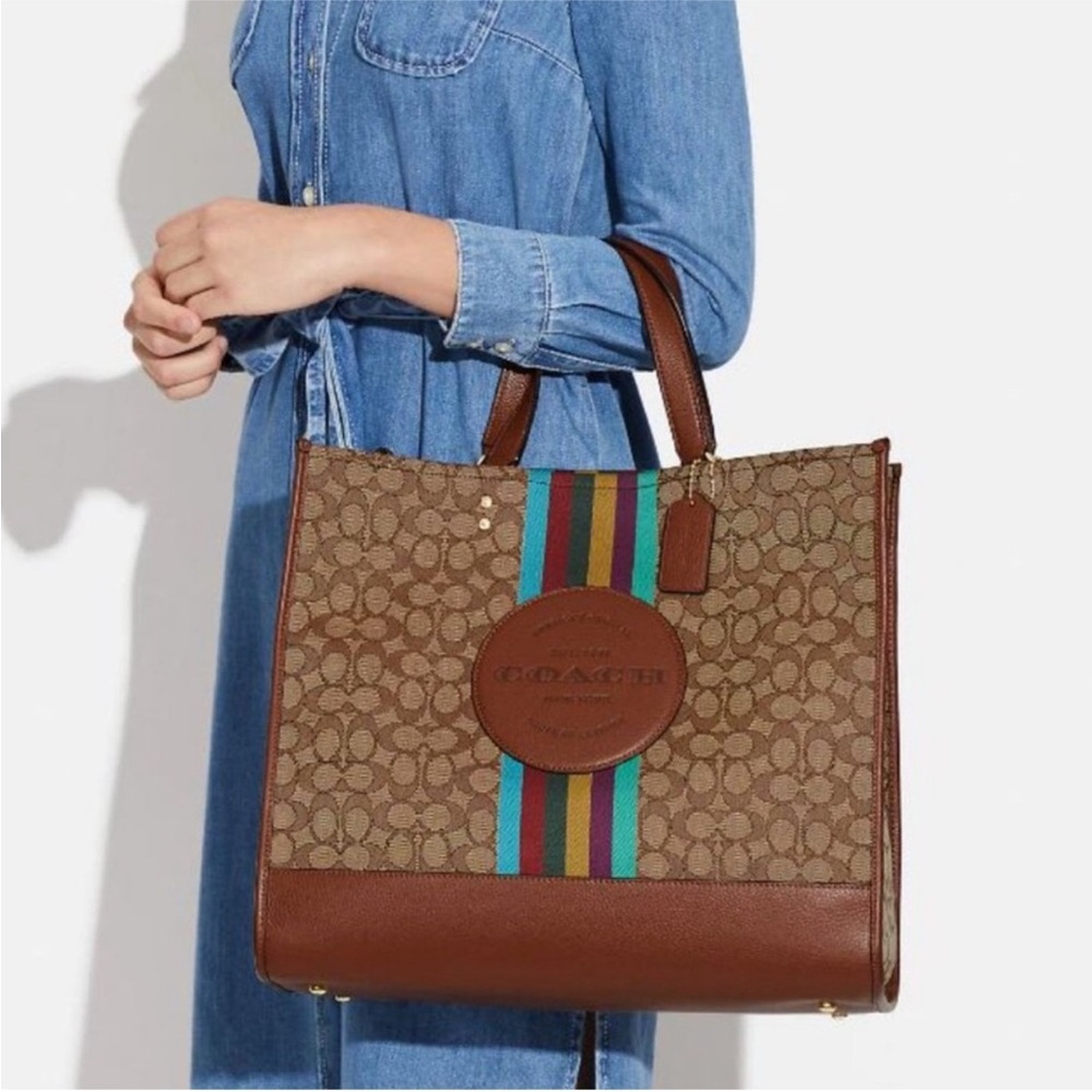 Coach Dempsey Tote Bag 40 In Signature Jacquard With Stripe And Coach Patch - Picture 2 of 15